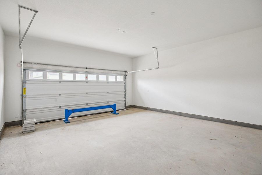 Spacious, unfurnished interior of a new home in Persimmon, Buda (Image 22).