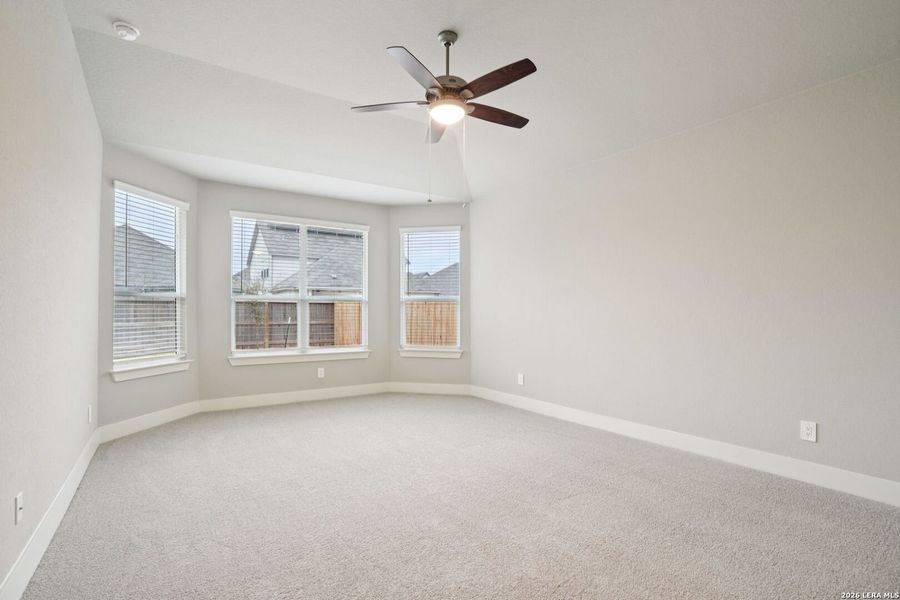 Spacious, unfurnished interior of a new home in Estancia Ranch - Classic Series, San Antonio (Image 21).