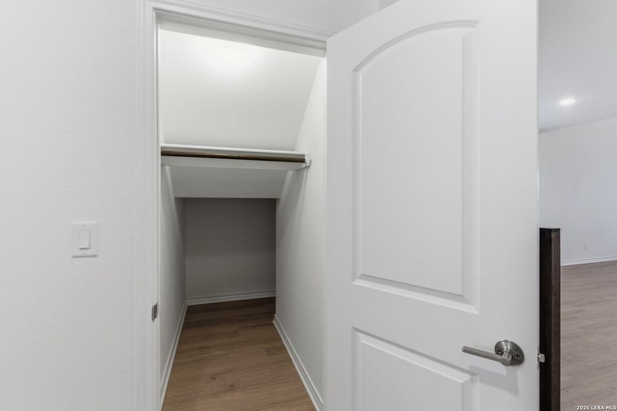 Spacious, unfurnished interior of a new home in Lily Springs, Seguin (Image 24).