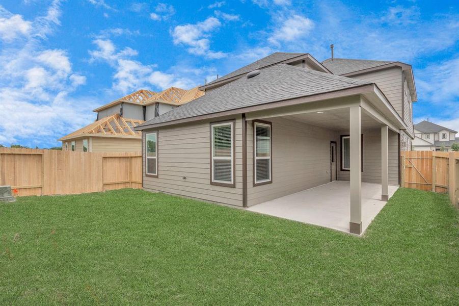 Discover the charm of this spacious backyard featuring a delightful covered patio. With ample room for both play and relaxation, it's the perfect outdoor haven. Tailor this space to your liking with patio furniture, a BBQ pit, and more. The potential for creating your dream outdoor living area is limitless!