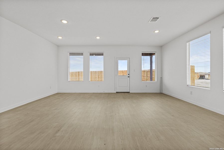 Spacious, unfurnished interior of a new home in Voss Farms, New Braunfels (Image 16).