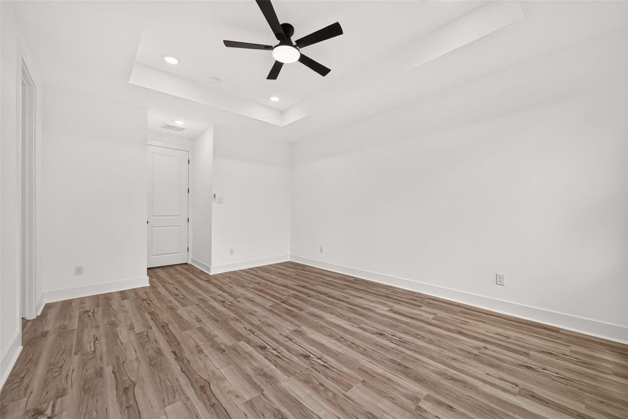 Spacious, unfurnished interior of a new home in , Houston (Image 38).