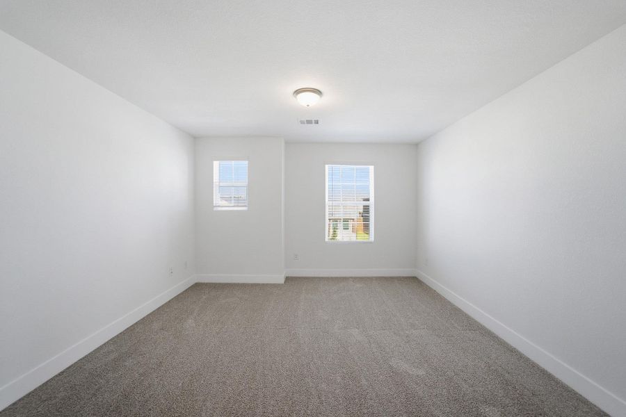 Spacious, unfurnished interior of a new home in Sunfield, Buda (Image 31).