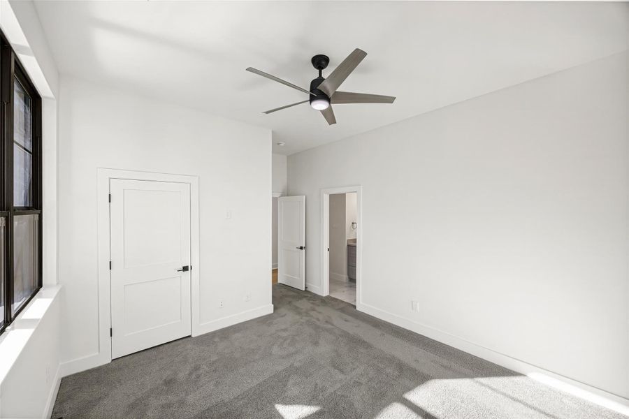 Spacious, unfurnished interior of a new home in , Houston (Image 40).