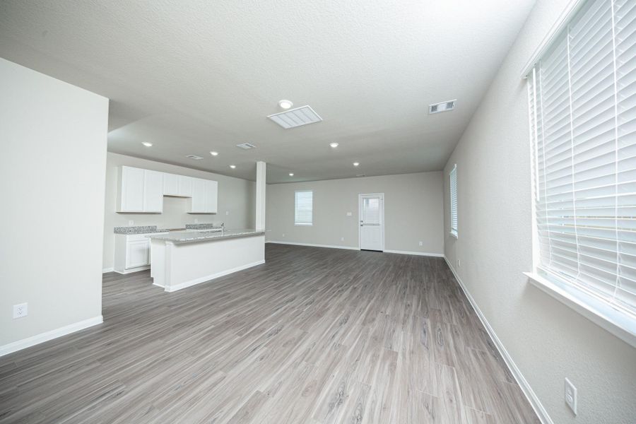 Spacious, unfurnished interior of a new home in Ridgeland Hills, Willis (Image 14).