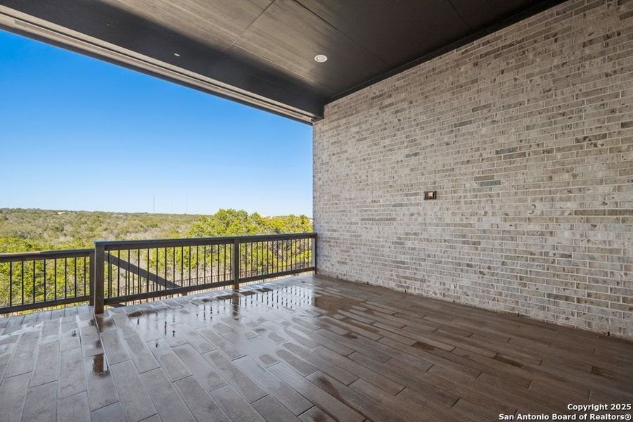 Image 43 of a home in La Cima 60'.