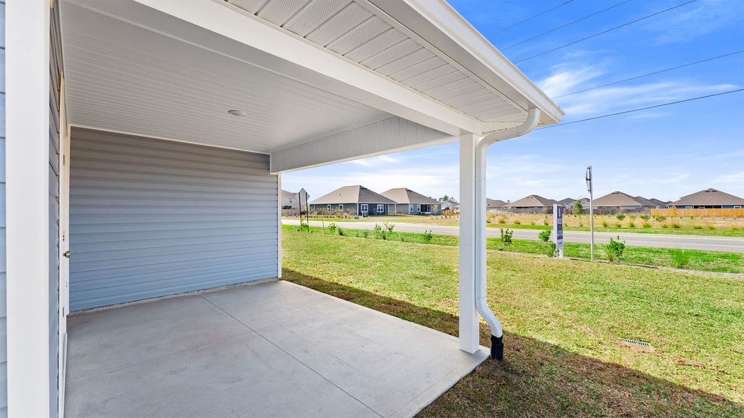 Exterior details and patio area of a home in Titus Park, Panama City (Image 20).