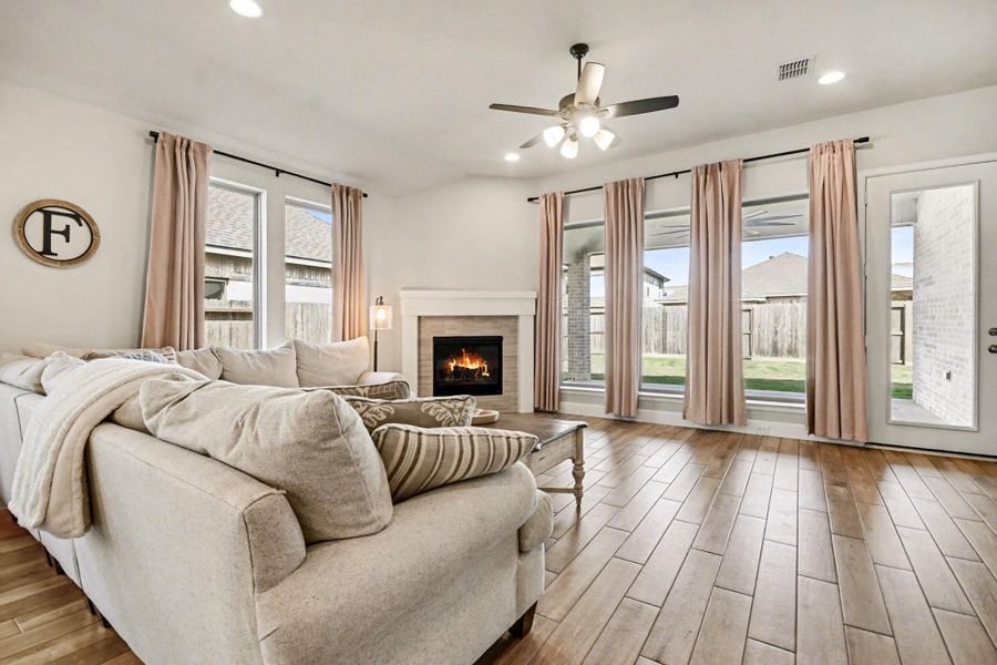 Furnished interior view inside a new home in Riceland 50', Mont Belvieu (Image 16). Furnished interior view inside a new home in Riceland 50', Mont Belvieu (Image 16).