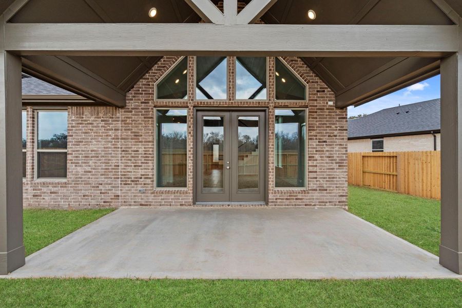 Exterior details and patio area of a home in Sienna 45', 50', Missouri City (Image 3).