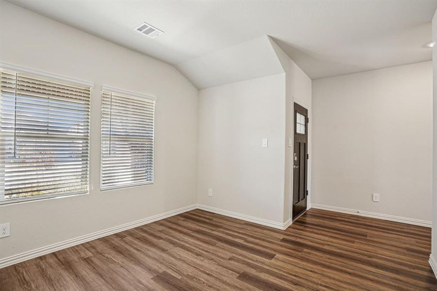 Spacious, unfurnished interior of a new home in Windmore, Princeton (Image 20).
