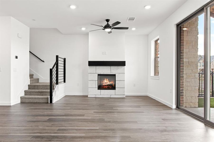 008-1232Armstrong-TheColony-TX-75056-Living.jpg-FULL