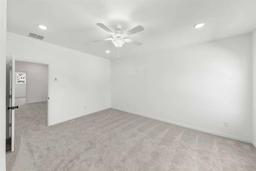 Spacious, unfurnished interior of a new home in Sereno Oaks at Buckner Terrace, Dallas (Image 27).