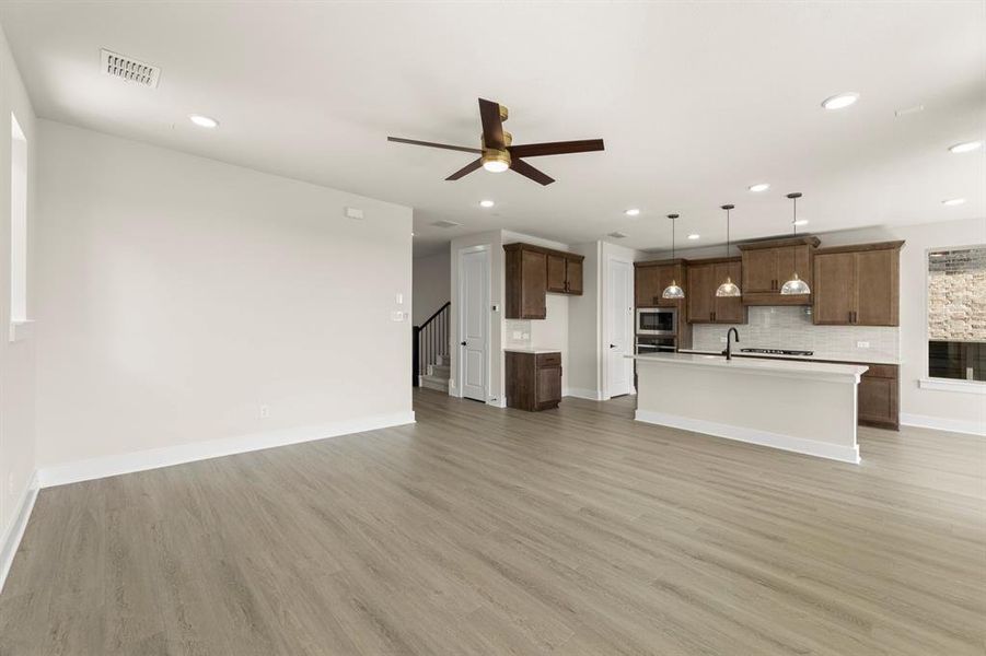 07. 1144 Amaryllis - Family (2)