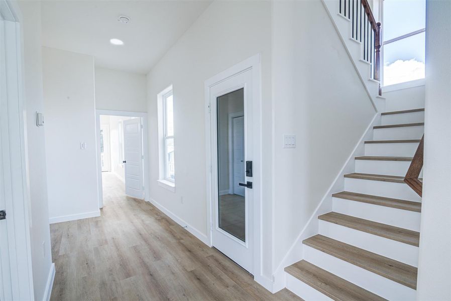 Spacious, unfurnished interior of a new home in , Galveston (Image 29).