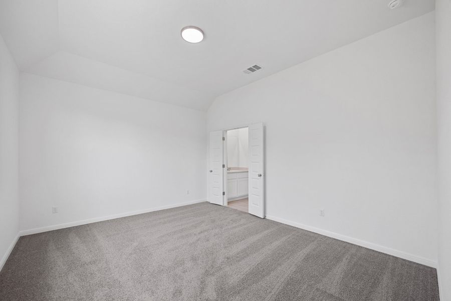 Spacious, unfurnished interior of a new home in Trinity Ranch, Elgin (Image 17).