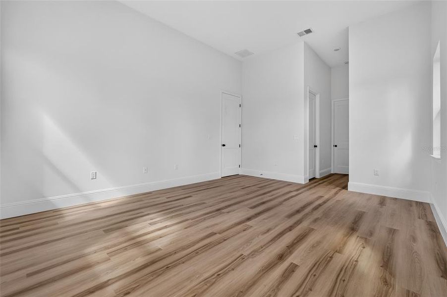 Spacious, unfurnished interior of a new home in , Port Charlotte (Image 45).
