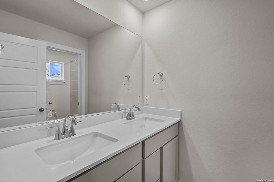 Furnished interior view inside a new home in Senna, Leon Valley (Image 7).