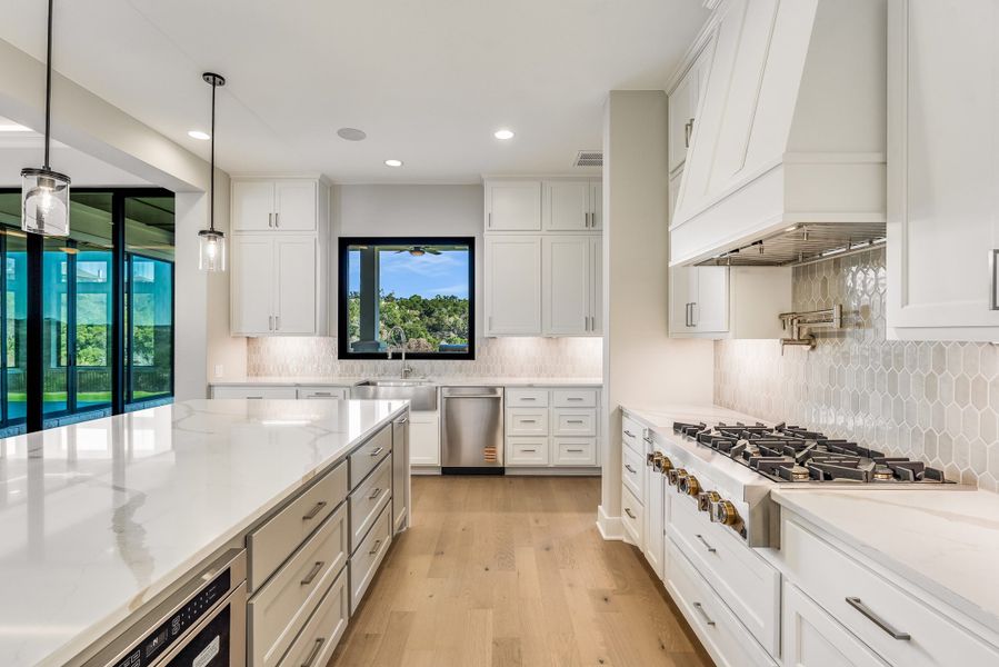 Representative furnished interior of a home built from the Coronado I by Giddens Homes in Clearwater Ranch, Liberty Hill (Image 86).