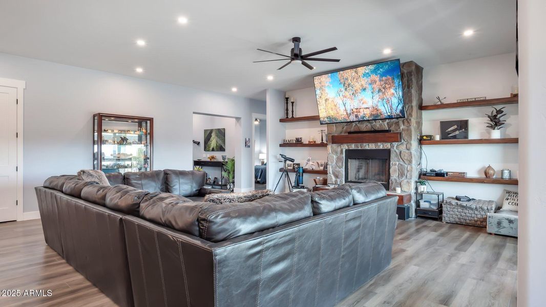 Relax in front of the cozy fireplace! Relax in front of the cozy fireplace!