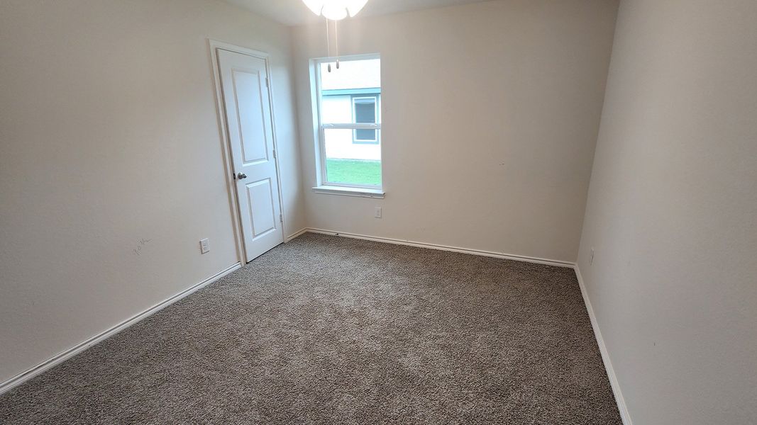 Spacious, unfurnished interior of a new home in Waverly Estates, Nevada (Image 6).