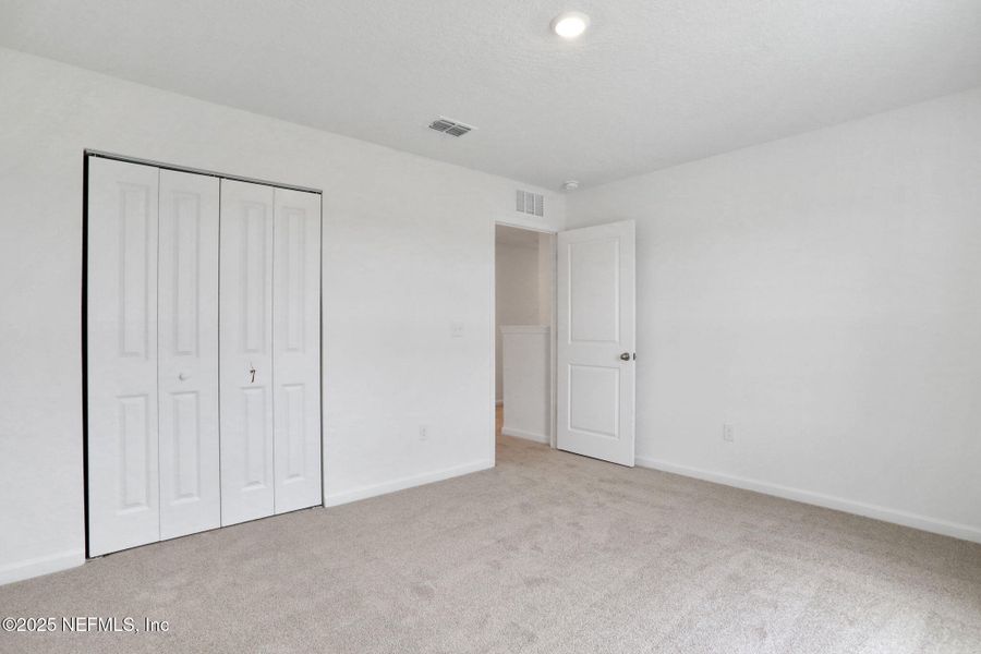 Spacious, unfurnished interior of a new home in Bellbrooke, Jacksonville (Image 50).