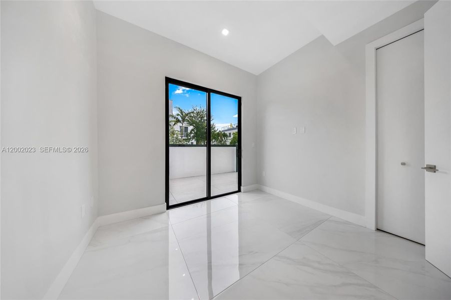 Spacious, unfurnished interior of a new home in , Fort Lauderdale (Image 42).