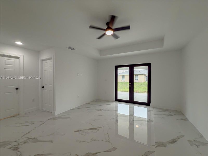 Spacious, unfurnished interior of a new home in , Lehigh Acres (Image 26).