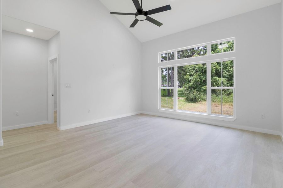 Spacious, unfurnished interior of a new home in , Onalaska (Image 17).