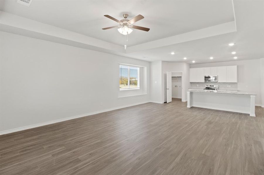 Spacious, unfurnished interior of a new home in Retreat at Fossil Creek, Fort Worth (Image 13).