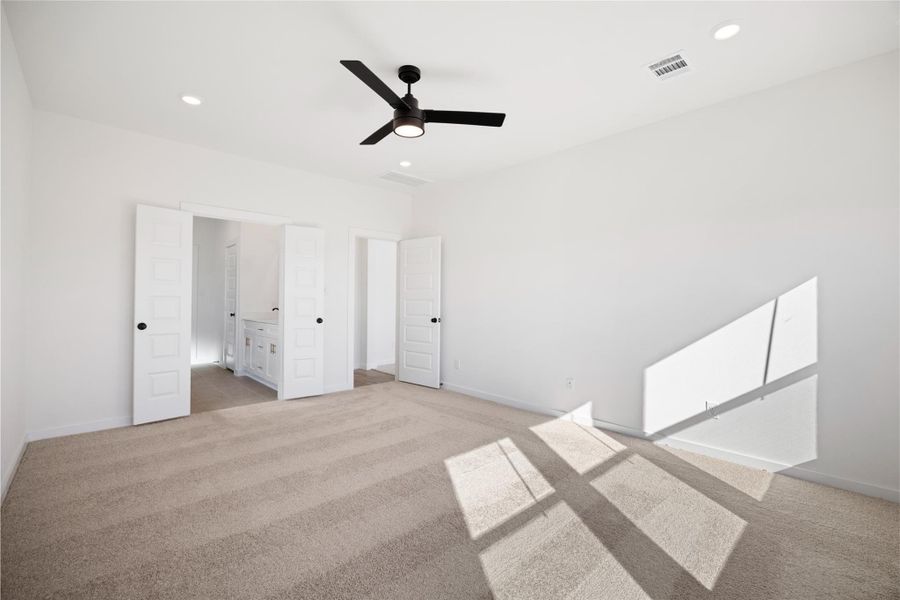 Spacious, unfurnished interior of a new home in , Manvel (Image 30).