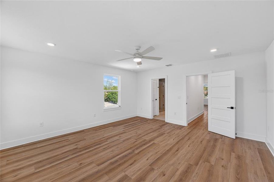Spacious, unfurnished interior of a new home in , St. Petersburg (Image 57). Spacious, unfurnished interior of a new home in , St. Petersburg (Image 57).