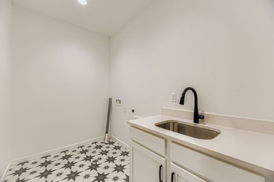 8905 S. Riviera - Laundry Room