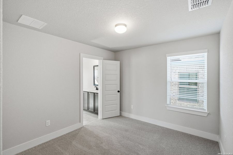 Spacious, unfurnished interior of a new home in Stillwater Ranch, San Antonio (Image 33).