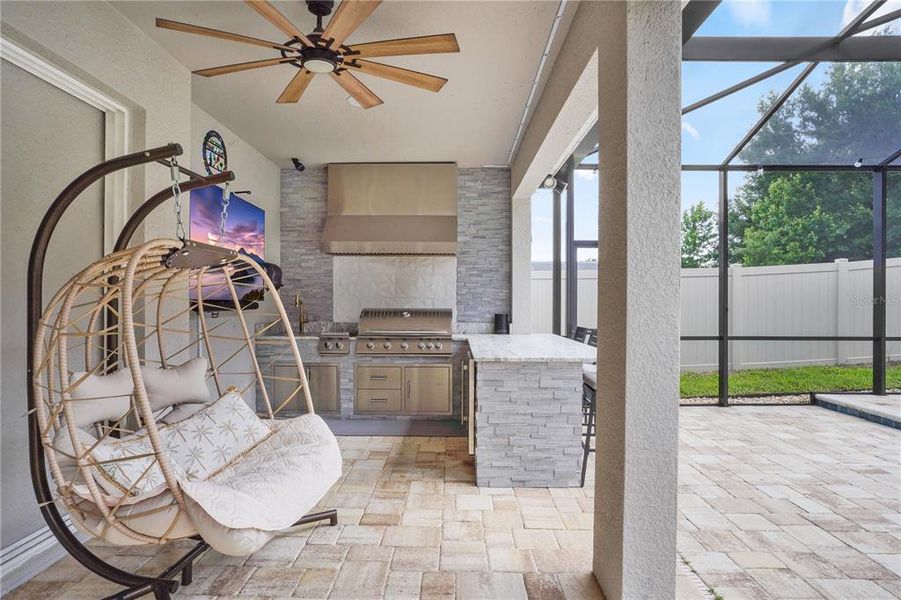 Exterior details and patio area of a home in Winding Meadows, Apopka (Image 29).