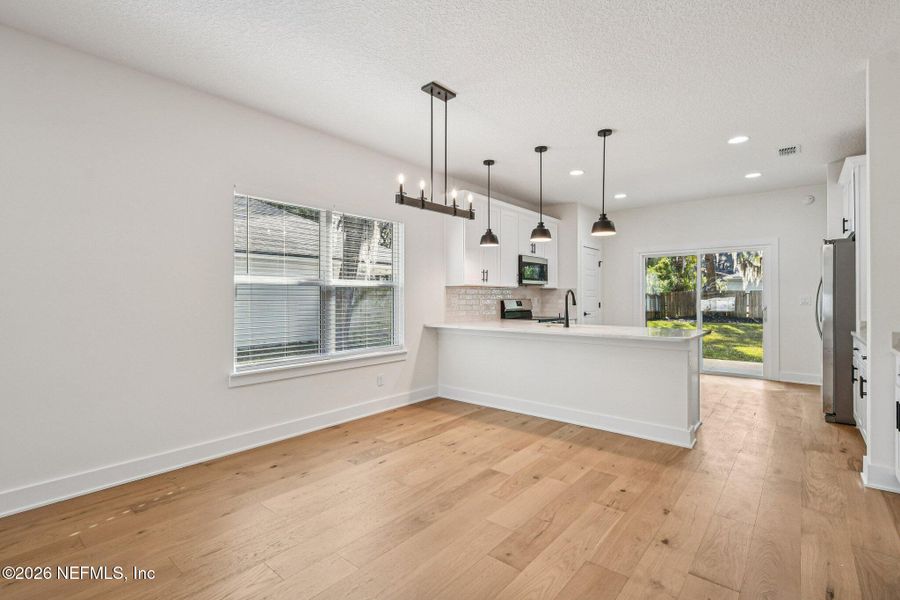 Spacious, unfurnished interior of a new home in , Green Cove Springs (Image 18).
