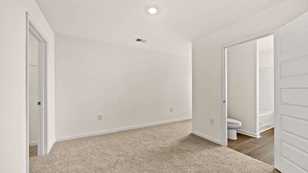 Spacious, unfurnished interior of a new home in Echo Glen, Stockbridge (Image 22).