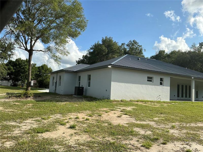 Exterior details and patio area of a home in , Deland (Image 23).
