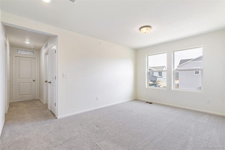 Spacious, unfurnished interior of a new home in Turnberry, Commerce City (Image 22).