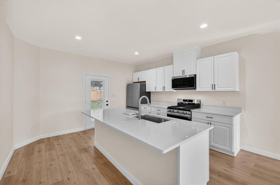 Furnished interior view inside a new home in , Corsicana (Image 5).
