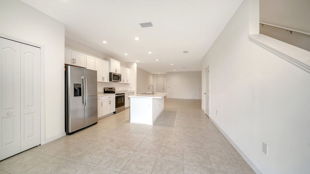 Spacious, unfurnished interior of a new home in Palm Grove, Lakewood Ranch (Image 23). Spacious, unfurnished interior of a new home in Palm Grove, Lakewood Ranch (Image 23).