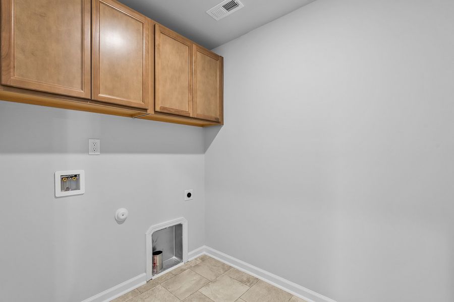 Spacious, unfurnished interior of a new home in Hanes Lake, Winston-Salem (Image 33).