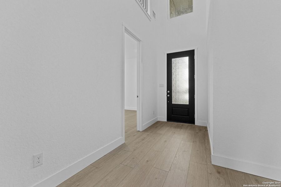 Spacious, unfurnished interior of a new home in , New Braunfels (Image 22).