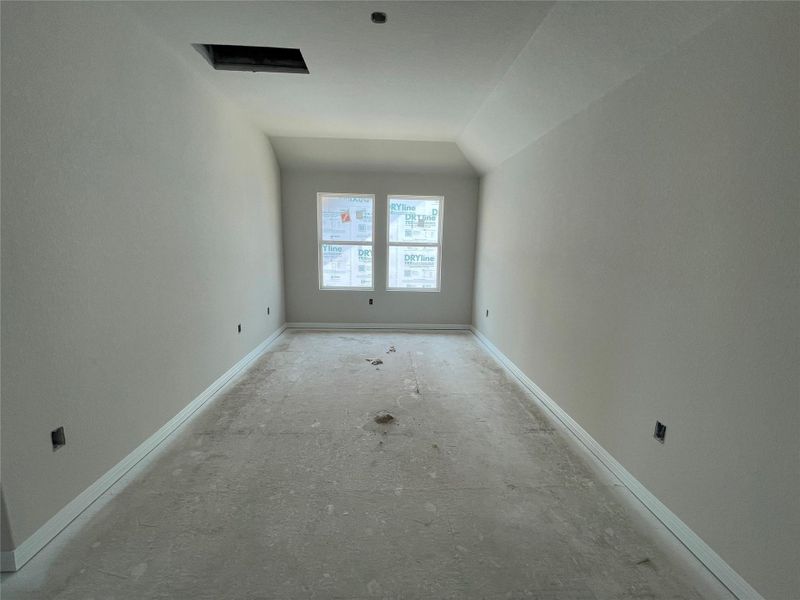 Spacious, unfurnished interior of a new home in Covered Bridge, Hutto (Image 14).