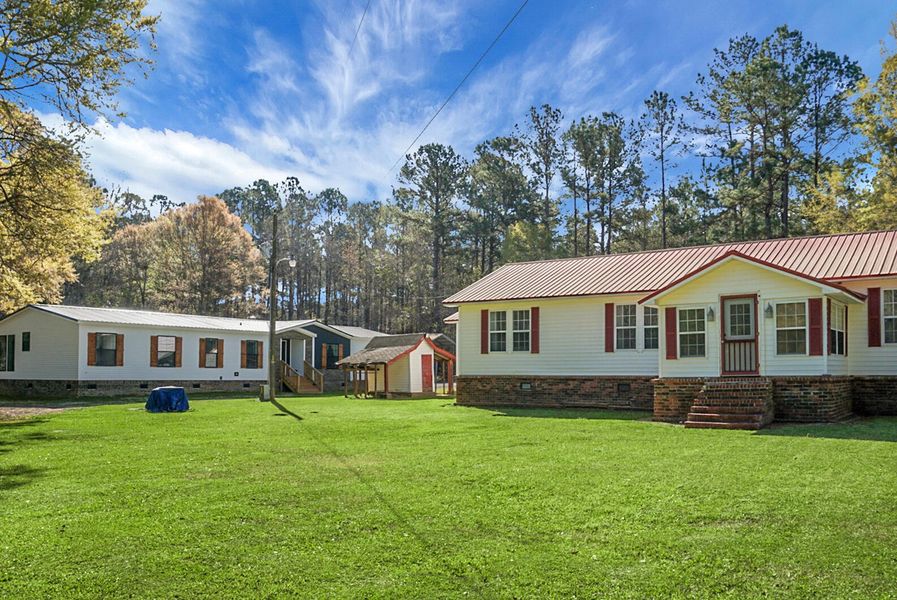 Exterior details and patio area of a home in , Bonneau (Image 33).
