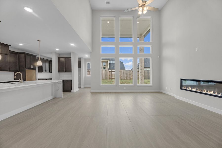 Spacious, unfurnished interior of a new home in Wolf Ranch, Georgetown (Image 8).