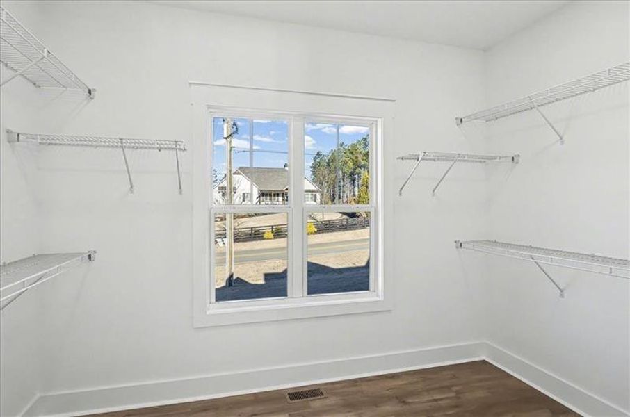 Spacious, unfurnished interior of a new home in , Waleska (Image 20).
