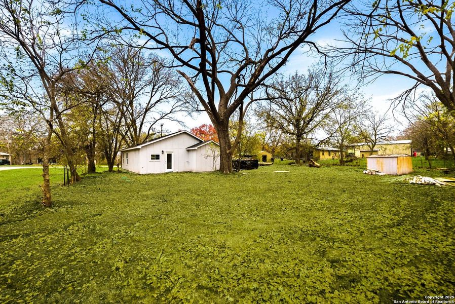 Exterior details and patio area of a home in , Seguin (Image 3).