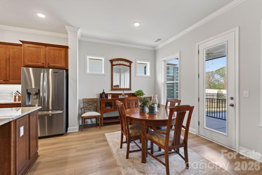 Dining Area Dining Area