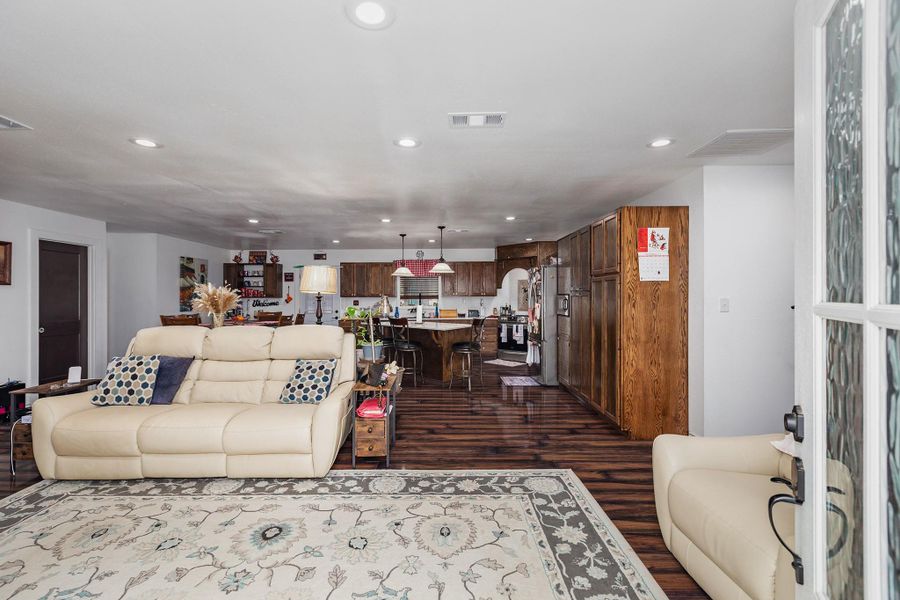 Furnished interior view inside a new home in , Lufkin (Image 5).