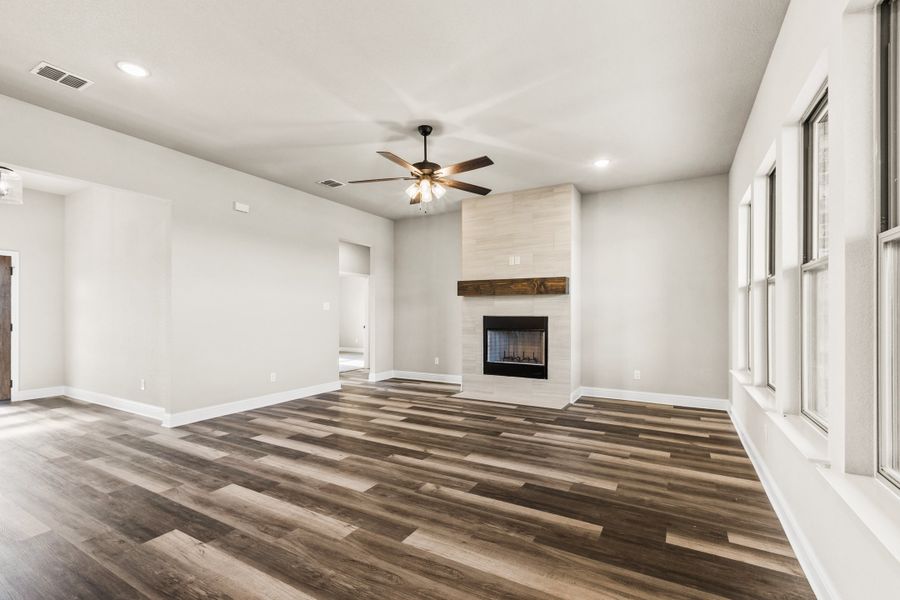 Spacious, unfurnished interior of a new home in Taylor Ranch, Springtown (Image 14).